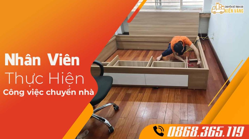 Nhân viên Kiến Vàng thực hiện công việc chuyển nhà(chuyển đồ)