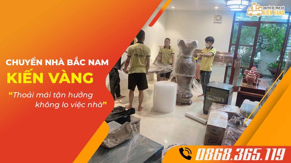 Nhân viên Kiến Vàng thực hiện tháo và bọc lót đồ đạc cẩn thận và tỉ mỉ